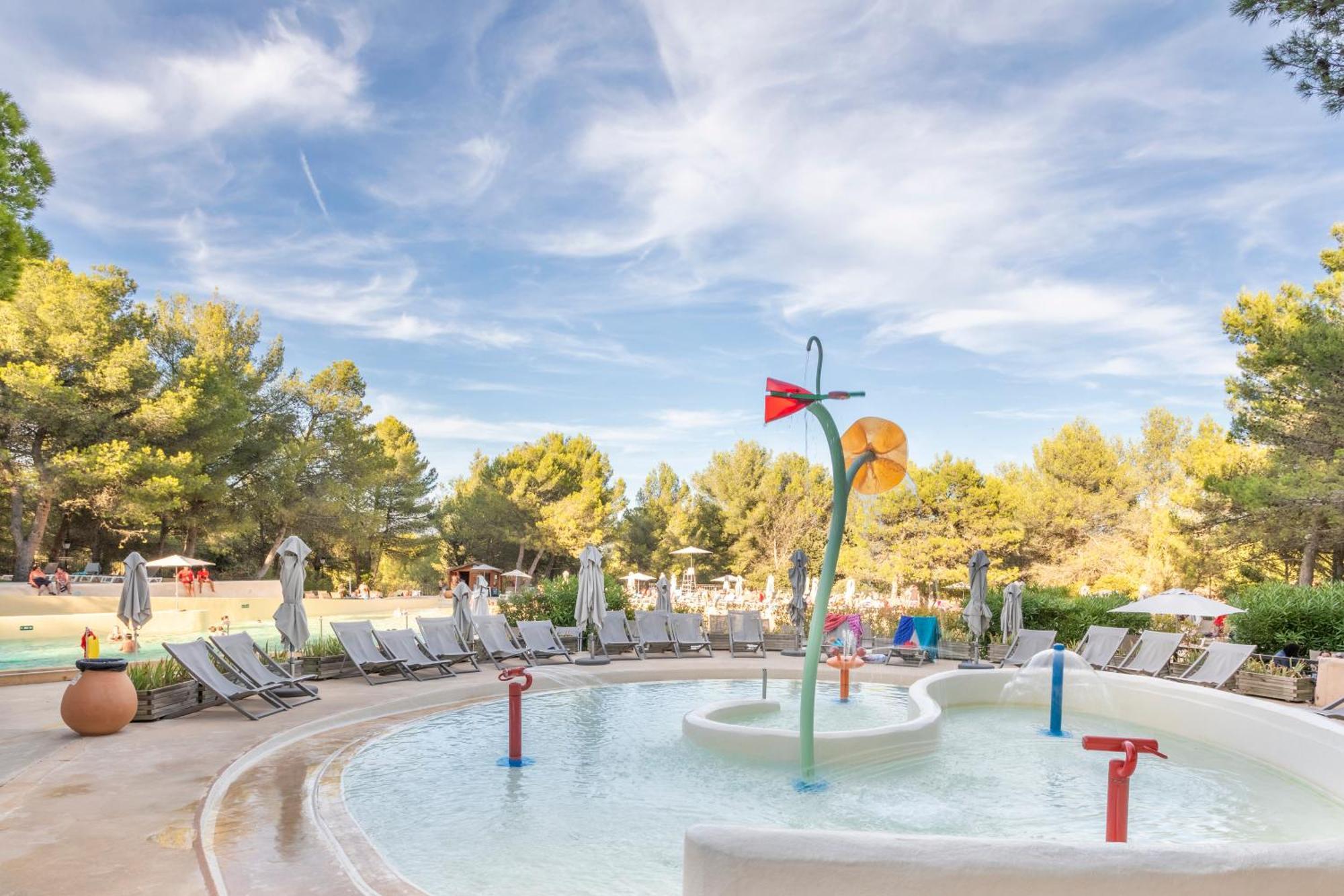 Village Pierre & Vacances Pont Royal En Provence มัลล์มอร์ ภายนอก รูปภาพ