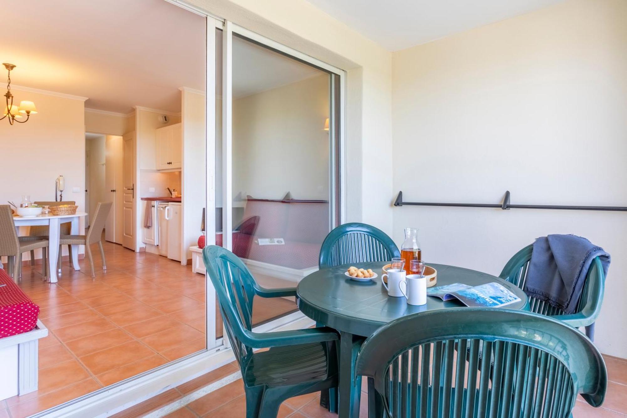 Village Pierre & Vacances Pont Royal En Provence มัลล์มอร์ ภายนอก รูปภาพ